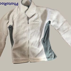Columbia extra large women’s lightweight fleece jacket.